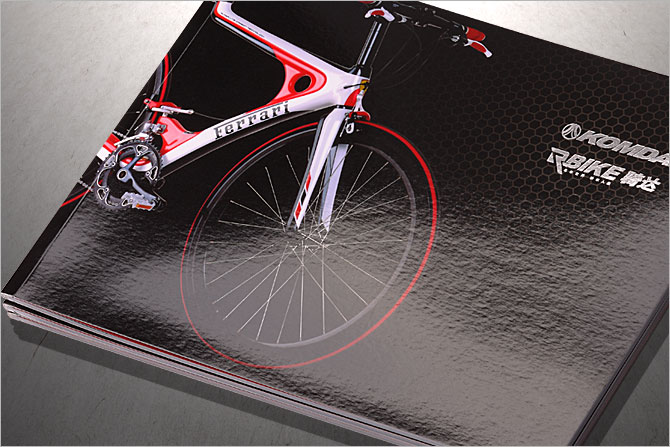 黑眼睛广告为法拉利自行车高端画册提供的印刷服务之二