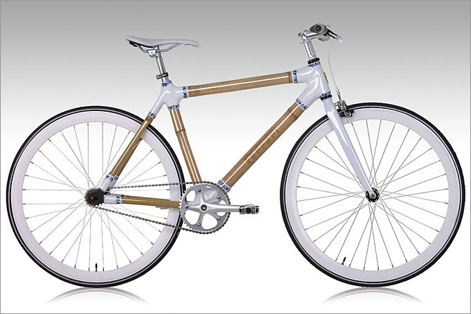 黑眼睛广告为法拉利拍摄的第一辆碳纤维自行车_01