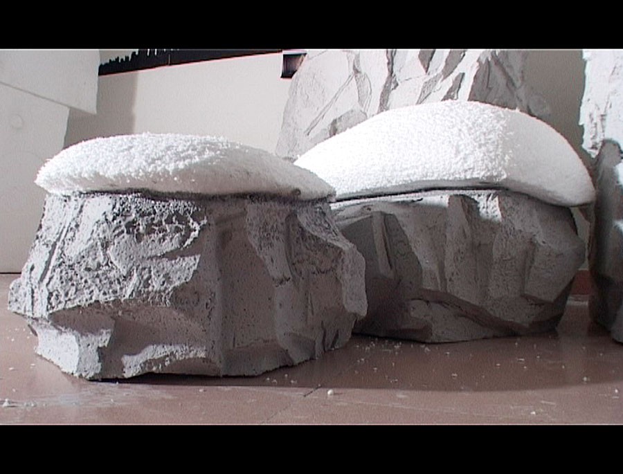 万科圣诞节氛围营造-徐总监亲自操刀雕刻岩石和雪7